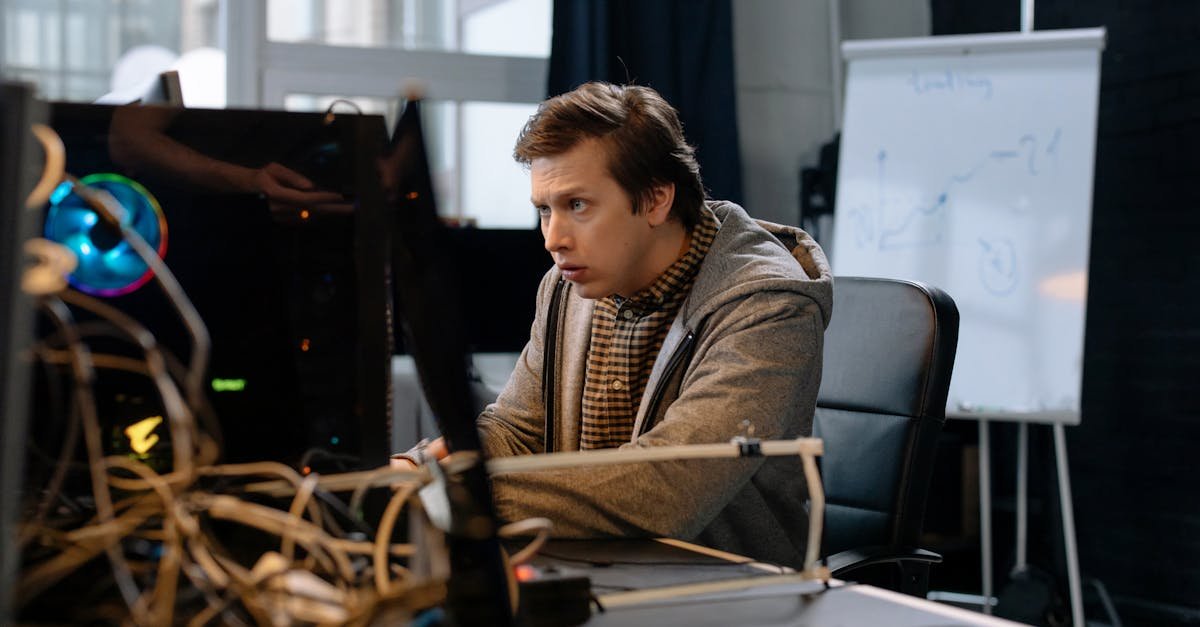 découvrez les causes courantes du ralentissement de votre ordinateur et apprenez des astuces efficaces pour optimiser ses performances rapidement.