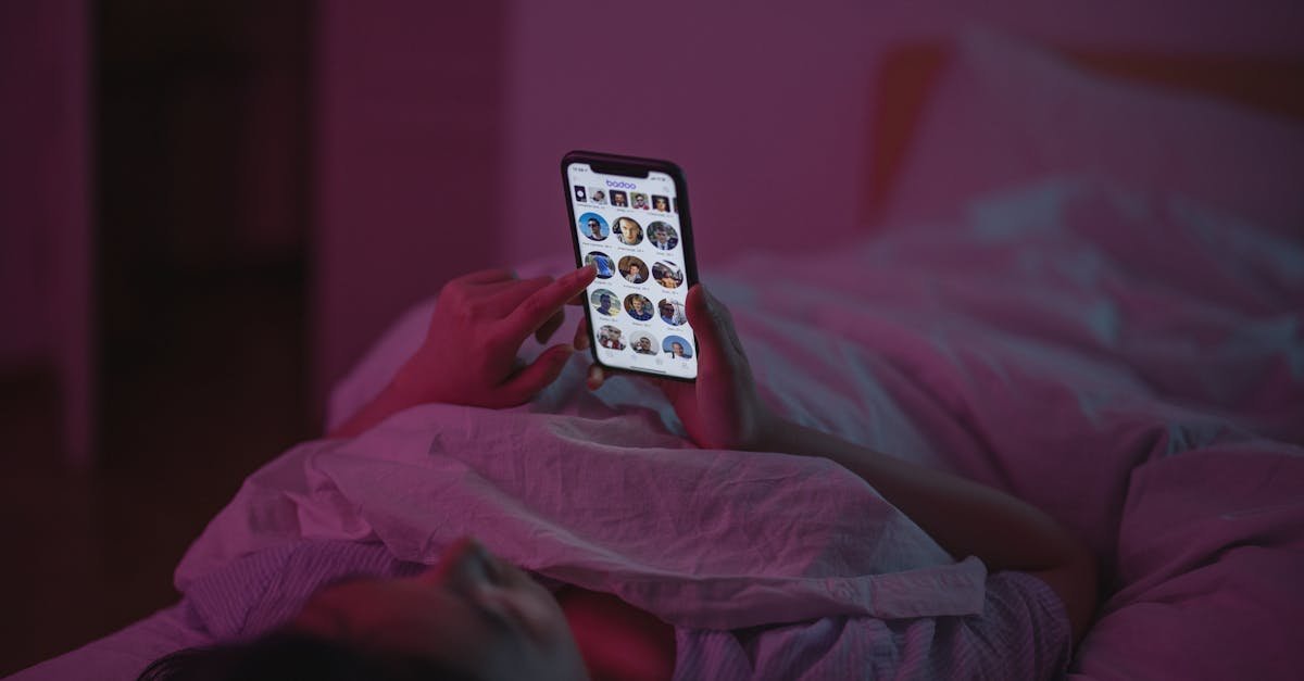 découvrez les causes, les symptÎmes et les solutions pour lutter contre l'addiction aux écrans et retrouver un équilibre sain dans votre vie quotidienne.