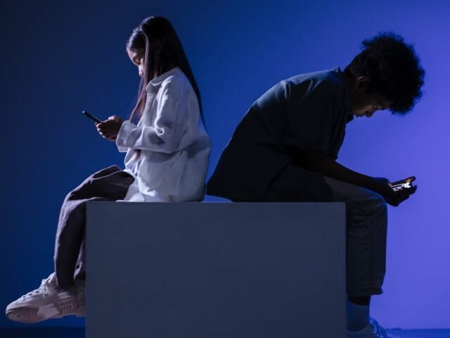 Brick vs. Bloom : J&rsquo;ai testé les deux cartes contre ma dépendance aux écrans, découvrez celle qui vous conviendra le mieux