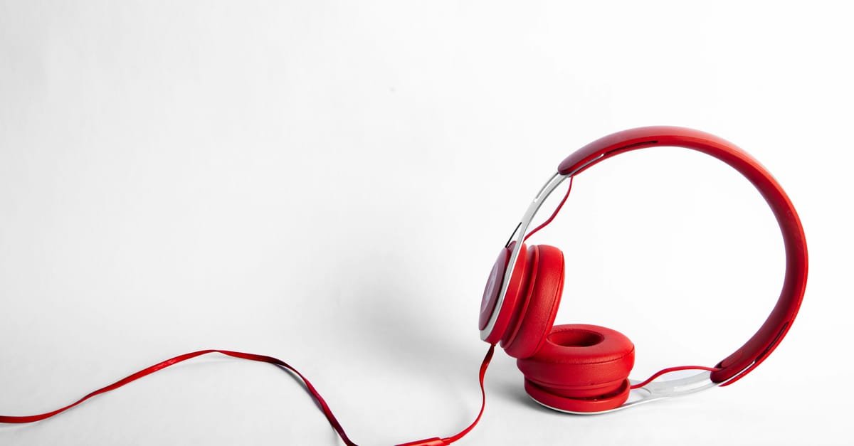 découvrez les écouteurs beats over-ear offrant un son puissant, un confort optimal et un design élégant pour une expérience audio immersive.