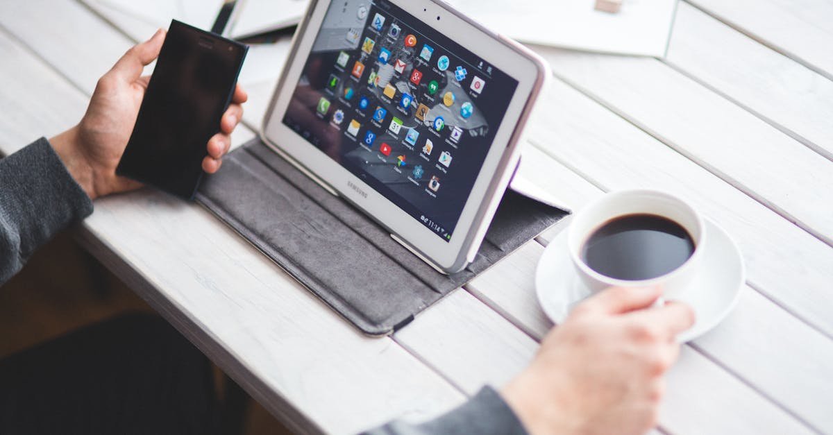 découvrez la tablette e-ink, idéale pour la lecture numérique avec un écran à encre électronique offrant un confort optimal et une faible consommation d'énergie.