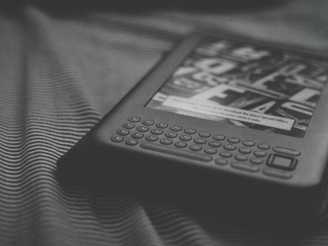 Votre ancien Kindle tablette n’a plus de mises à jour, mais il reste un outil précieux et gratuit
