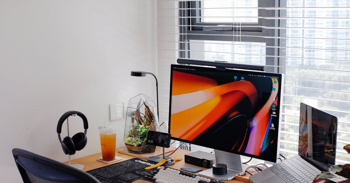 découvrez les meilleures configurations pour le travail à distance afin d'améliorer votre productivité et votre confort, que vous soyez à la maison ou en déplacement.
