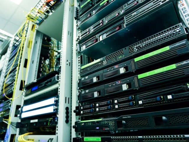 Plus de 8 000 services suivis : un seul portail pour tout contrôler