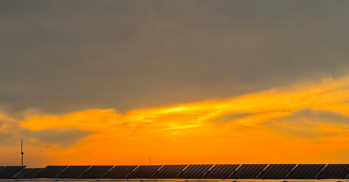préparez-vous aux tempêtes avec un générateur solaire fiable et autonome, garantissant une alimentation électrique durable lors des coupures.