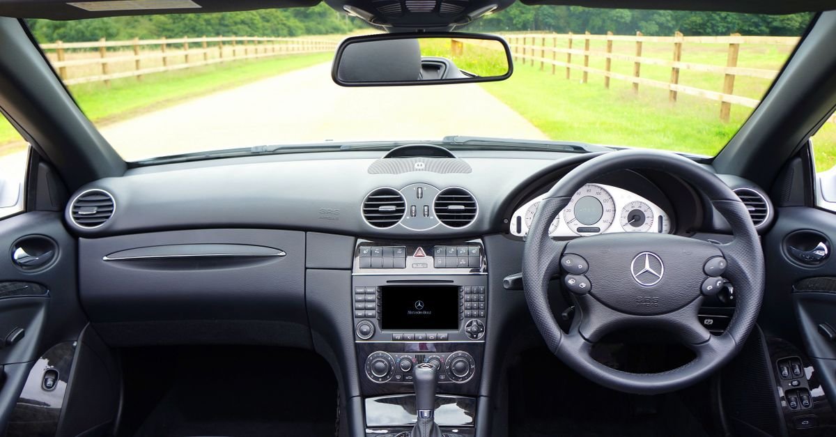 découvrez carplay, la solution d'apple pour connecter votre iphone à votre voiture, offrant une navigation simplifiée, l'accÚs à la musique, et la gestion des appels en toute sécurité.