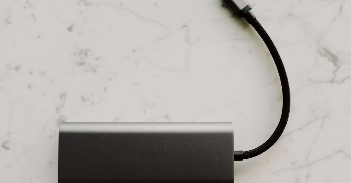 découvrez notre chargeur portable compact et efficace, idéal pour recharger vos appareils en déplacement rapidement et facilement.