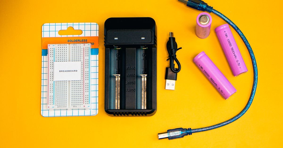 chargez vos appareils facilement avec notre power bank détachable, idéal pour partager l'énergie et rester connecté partout.