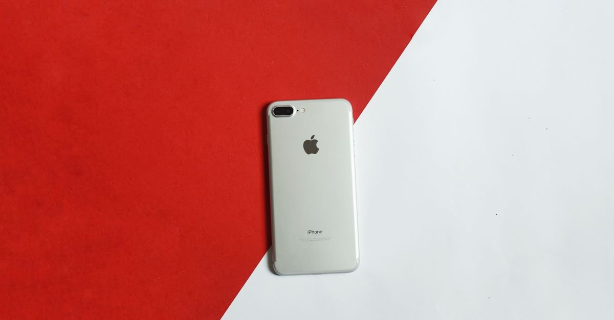 découvrez l'iphone 20th anniversary, une édition spéciale célébrant 20 ans d'innovation et de design révolutionnaire apple. explorez ses fonctionnalités exclusives et son style unique.