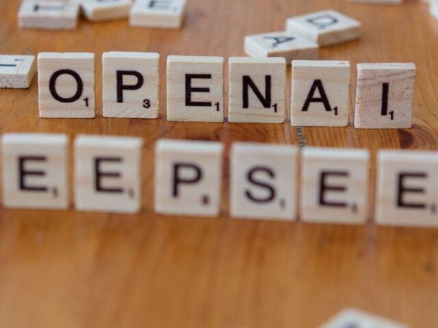 Les Premiers Appareils d&rsquo;OpenAI : Enceinte Connectée, Smartphone et Bien Plus Encore