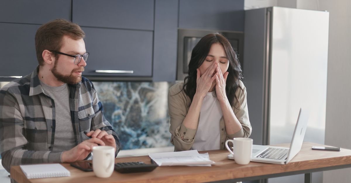 découvrez comment identifier et éviter les escroqueries (scam) en ligne pour protéger vos informations personnelles et financières.