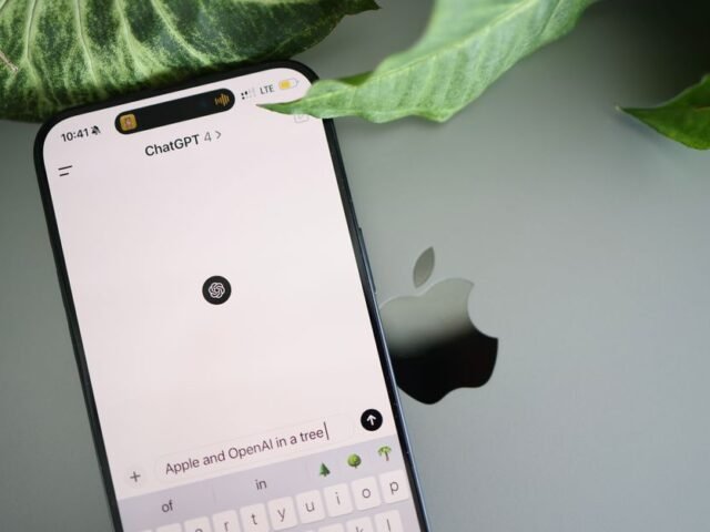 Apple envisage de rémunérer les éditeurs pour alimenter l&rsquo;intelligence artificielle Siri avec leurs contenus d&rsquo;actualité