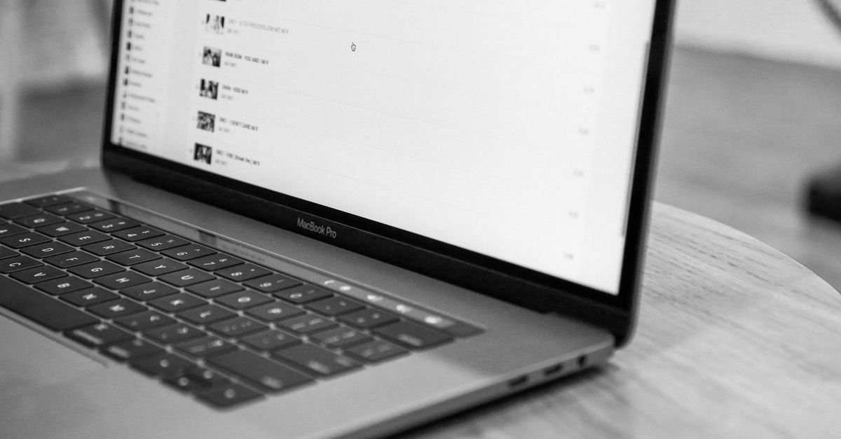 découvrez le macbook ultra, alliant performance exceptionnelle et design élégant pour une expérience informatique inégalée.