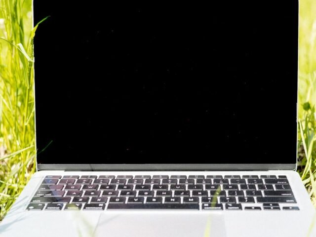 MacBook Ultra : Tout ce que nous savons sur le Mac d&rsquo;Apple avec écran OLED tactile
