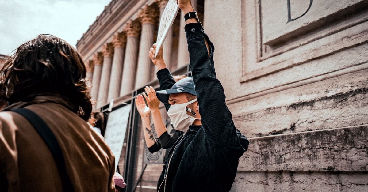 découvrez les raisons et les impacts de la fermeture des apple store en france suite aux protestations récentes.