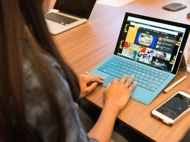 Microsoft dévoile le Surface Laptop Ultra à 2 599 $ pour concurrencer le MacBook Pro